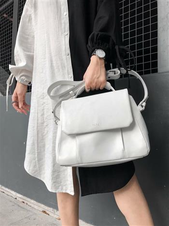 Leather Bag By VARA: Suits all Agenda